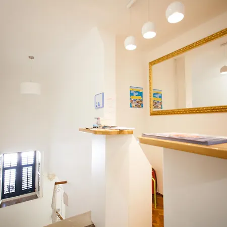Angelina Old Town Hostel *